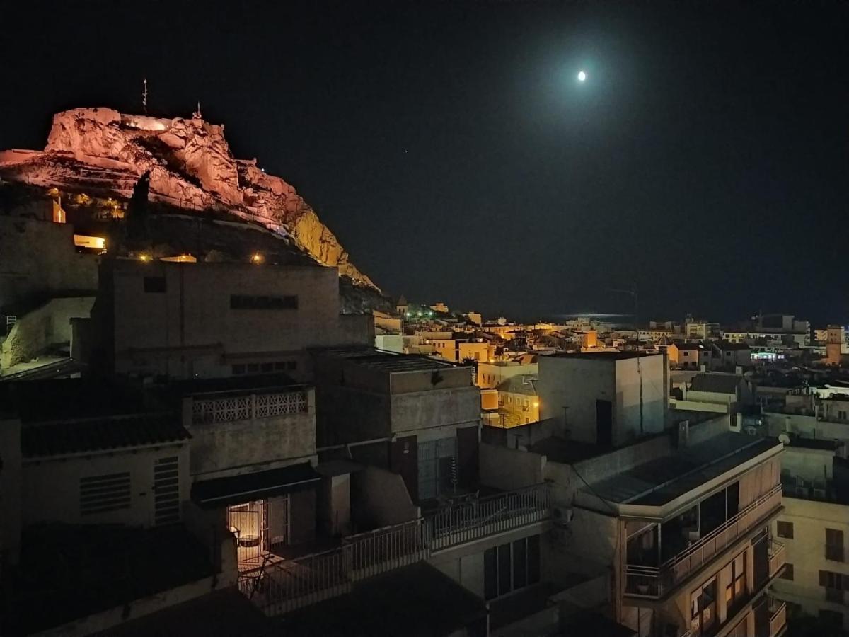 Corazon De Alicante Con Vistas Al Mar Y Al Castillo Екстериор снимка