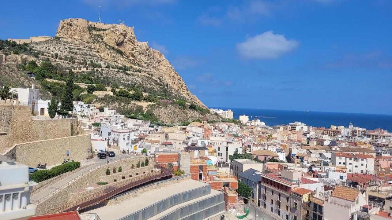 Corazon De Alicante Con Vistas Al Mar Y Al Castillo Екстериор снимка