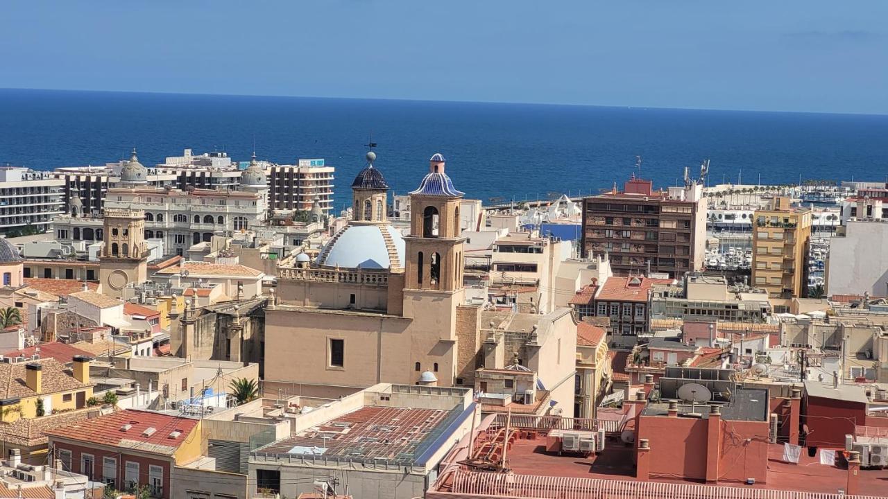 Corazon De Alicante Con Vistas Al Mar Y Al Castillo Екстериор снимка