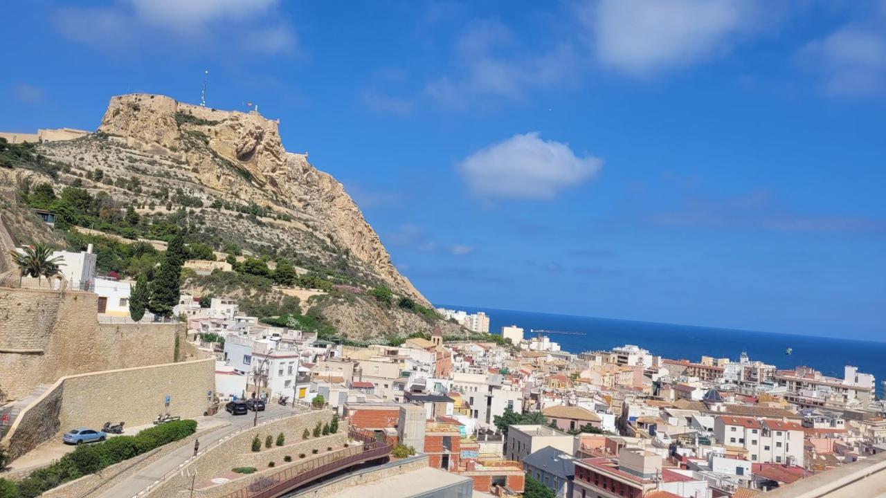 Corazon De Alicante Con Vistas Al Mar Y Al Castillo Екстериор снимка